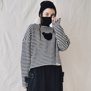 Black and White Striped Sweatshirt dylinoshop