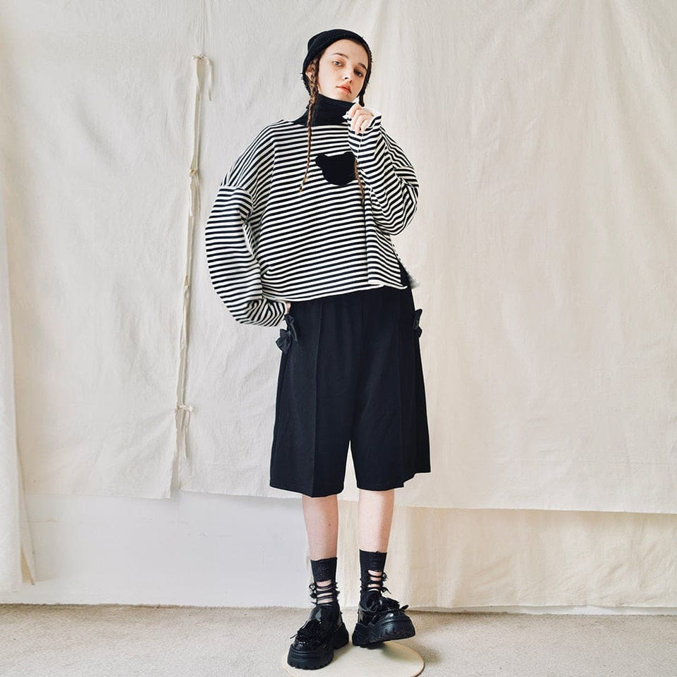 Black and White Striped Sweatshirt dylinoshop